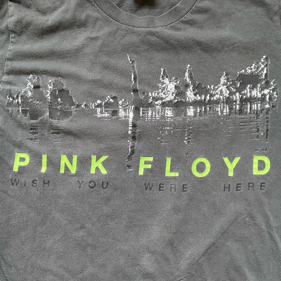 Size Medium ‘07 Pink Floyd “Wish You Were Here” graphic T-shirt. - Picture 3 of 5